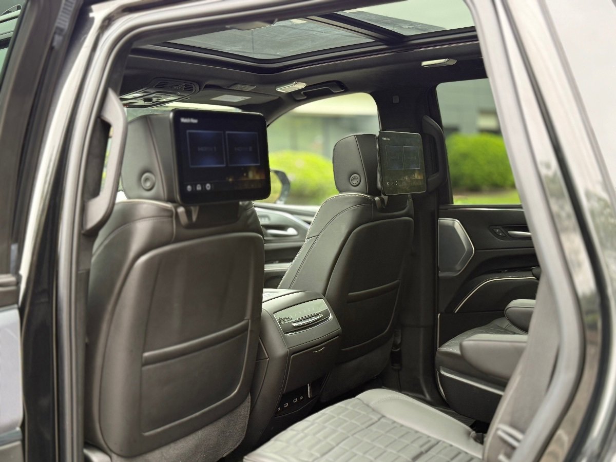 Used 2024 Cadillac Escalade V w/ LPO, ONYX Package AWD/4WD image 17
