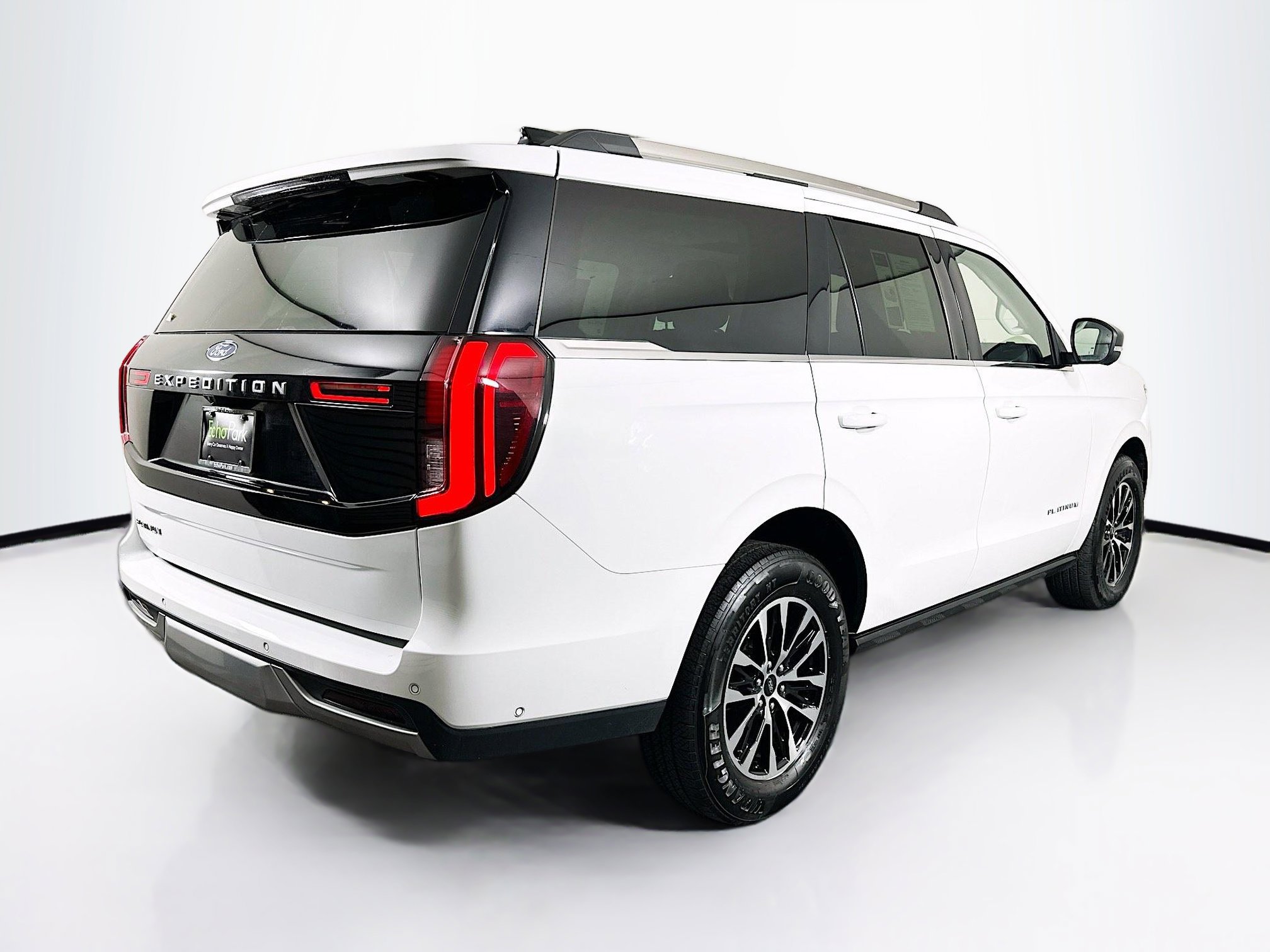 Used 2025 Ford Expedition Platinum image 9