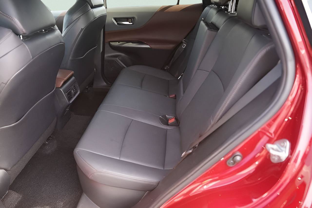 Used 2023 Toyota Venza XLE AWD/4WD image 12