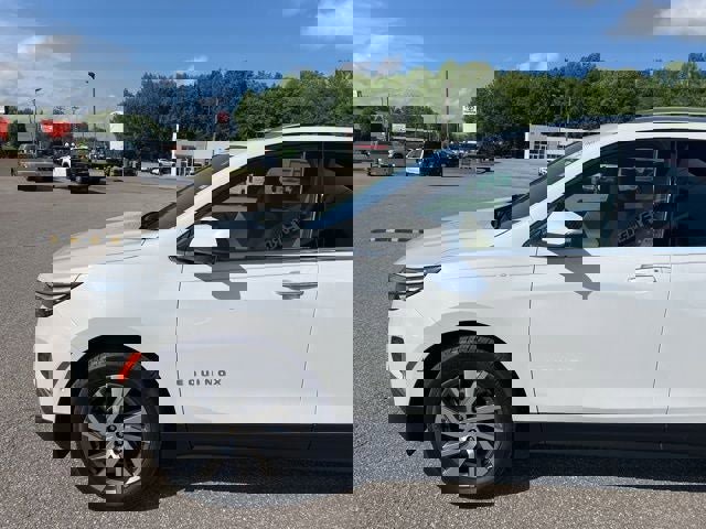 Used 2023 Chevrolet Equinox Premier FWD image 2