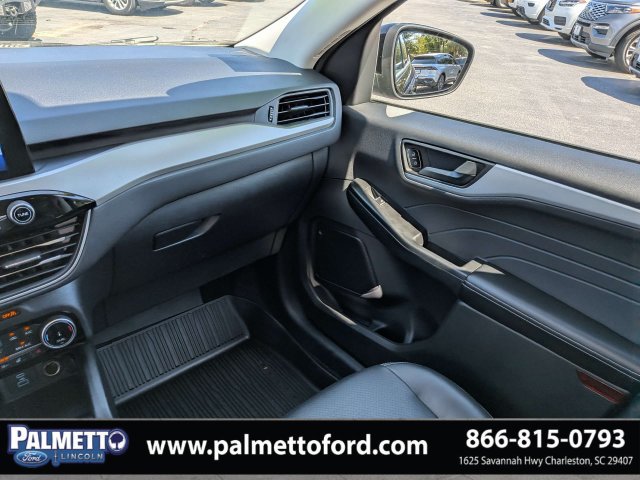 Used 2022 Ford Escape SE w/ SE Sport Appearance Package FWD image 17