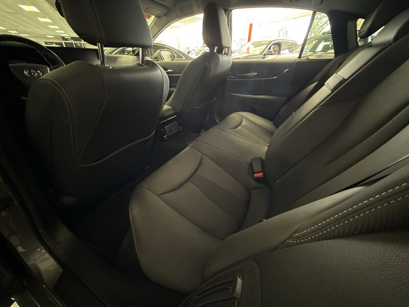 Used 2022 Toyota Mirai w/ Advanced Technology Package RWD image 21