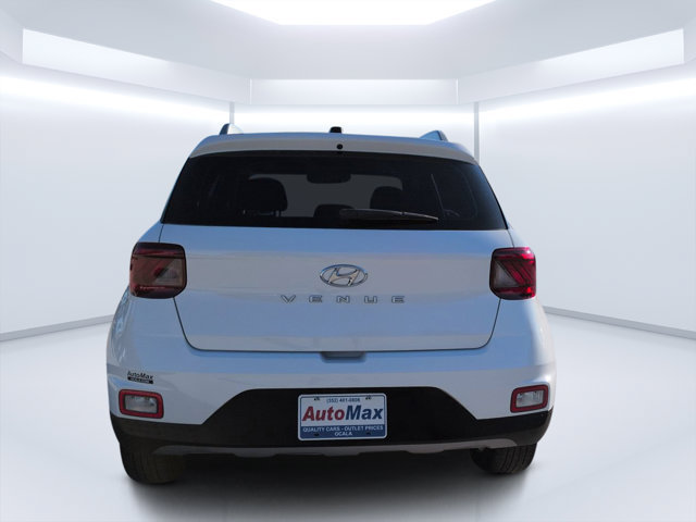 Used 2024 Hyundai Venue SEL FWD image 4