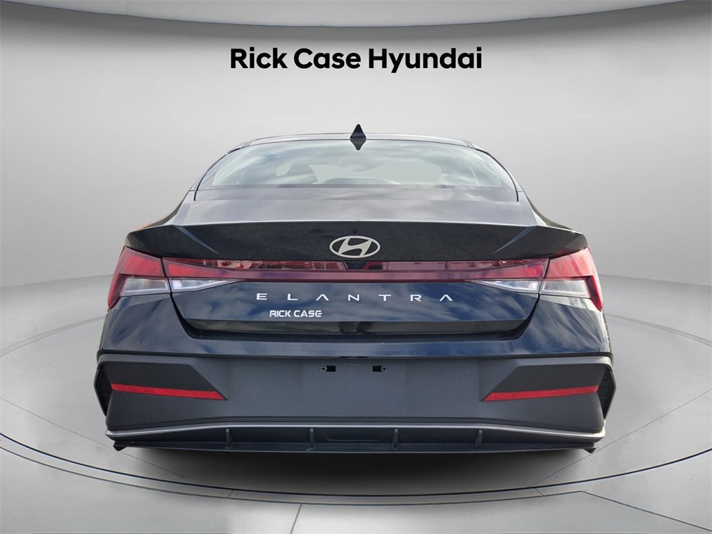 Certified 2025 Hyundai Elantra SE image 6
