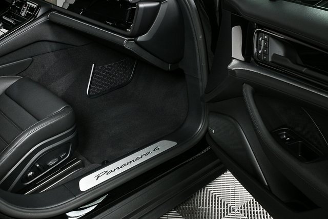 New 2025 Porsche Panamera 4 image 25