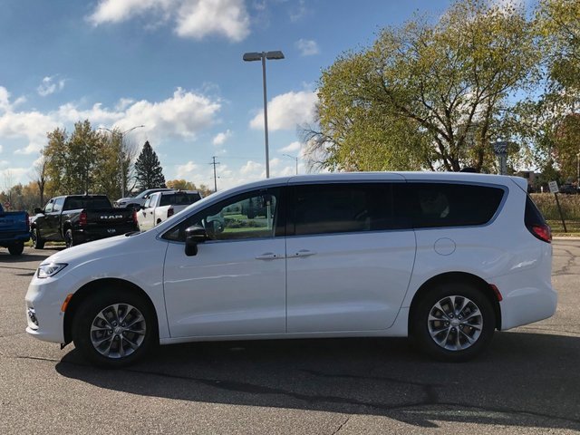 New 2026 Chrysler Pacifica Select image 21