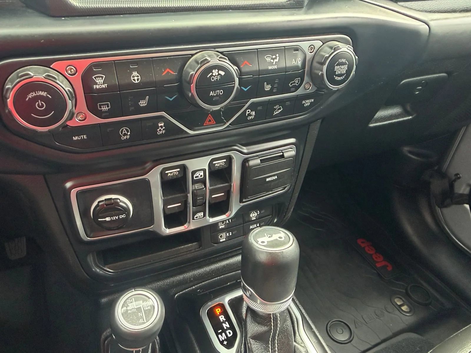 Used 2019 Jeep Wrangler Unlimited Sahara AWD/4WD image 19
