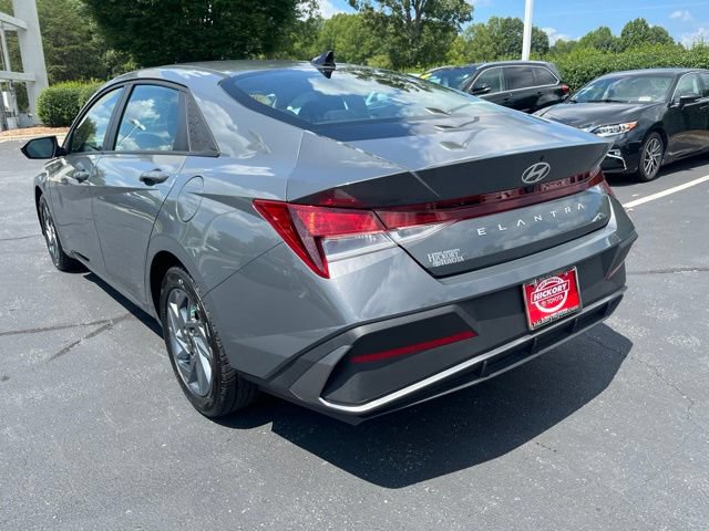 Used 2024 Hyundai Elantra SEL FWD image 9
