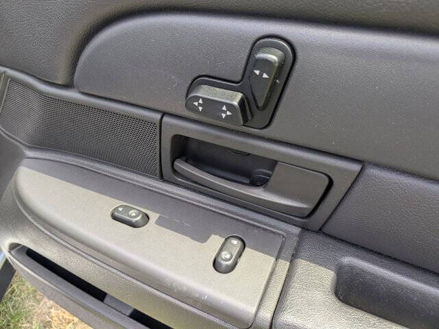 Used 2003 Ford Crown Victoria LX RWD image 30