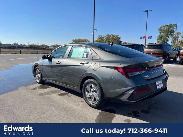 New 2025 Hyundai Elantra SE image 9