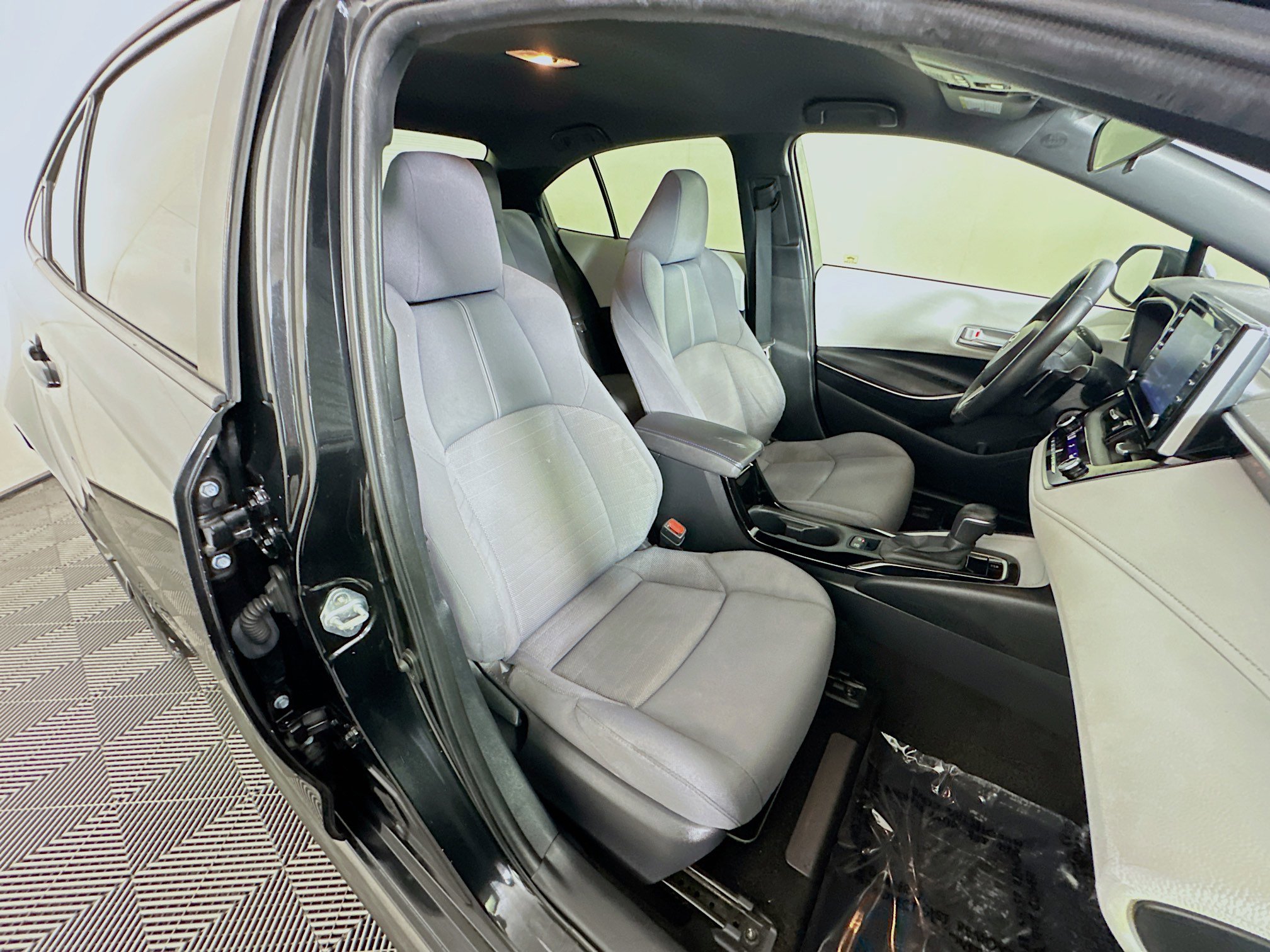 Used 2020 Toyota Corolla SE image 26
