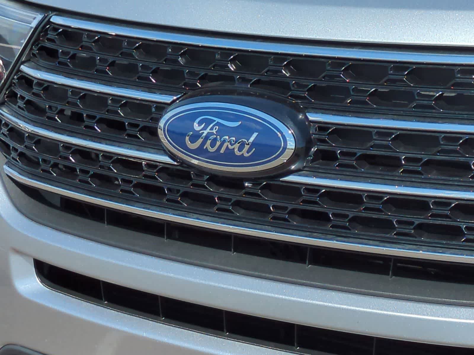 Used 2021 Ford Explorer XLT w/ Class III Trailer Tow Package AWD/4WD image 11
