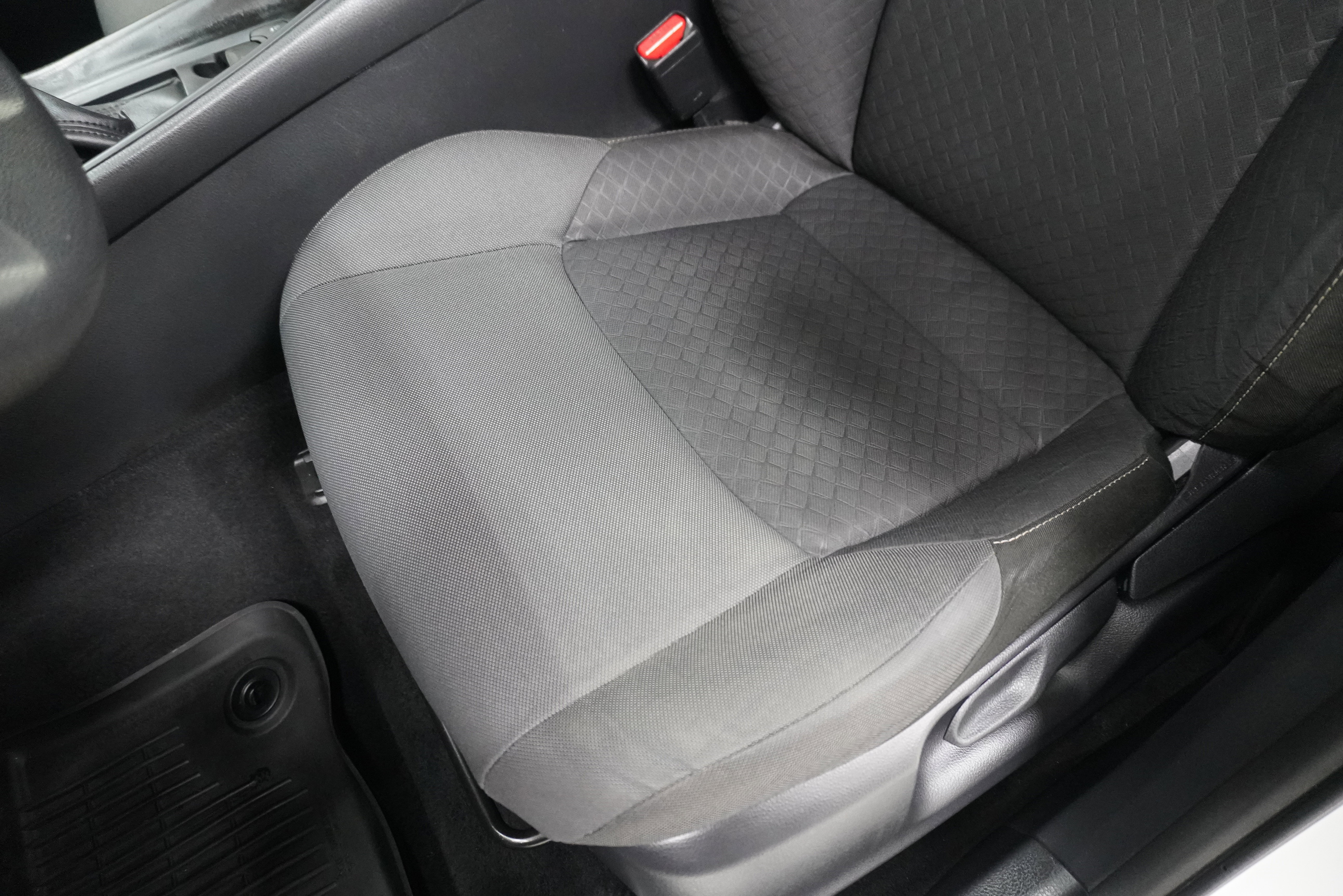 Used 2020 Toyota C-HR LE FWD image 12