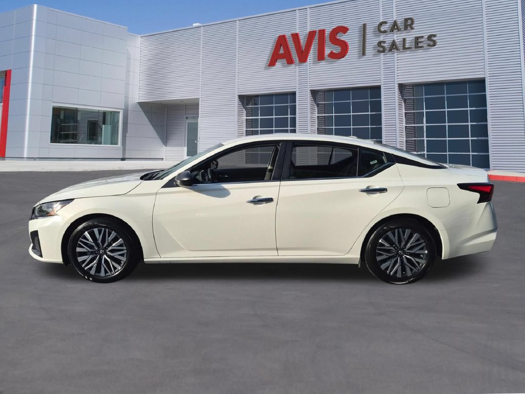 Used 2025 Nissan Altima 2.5 SV FWD image 10