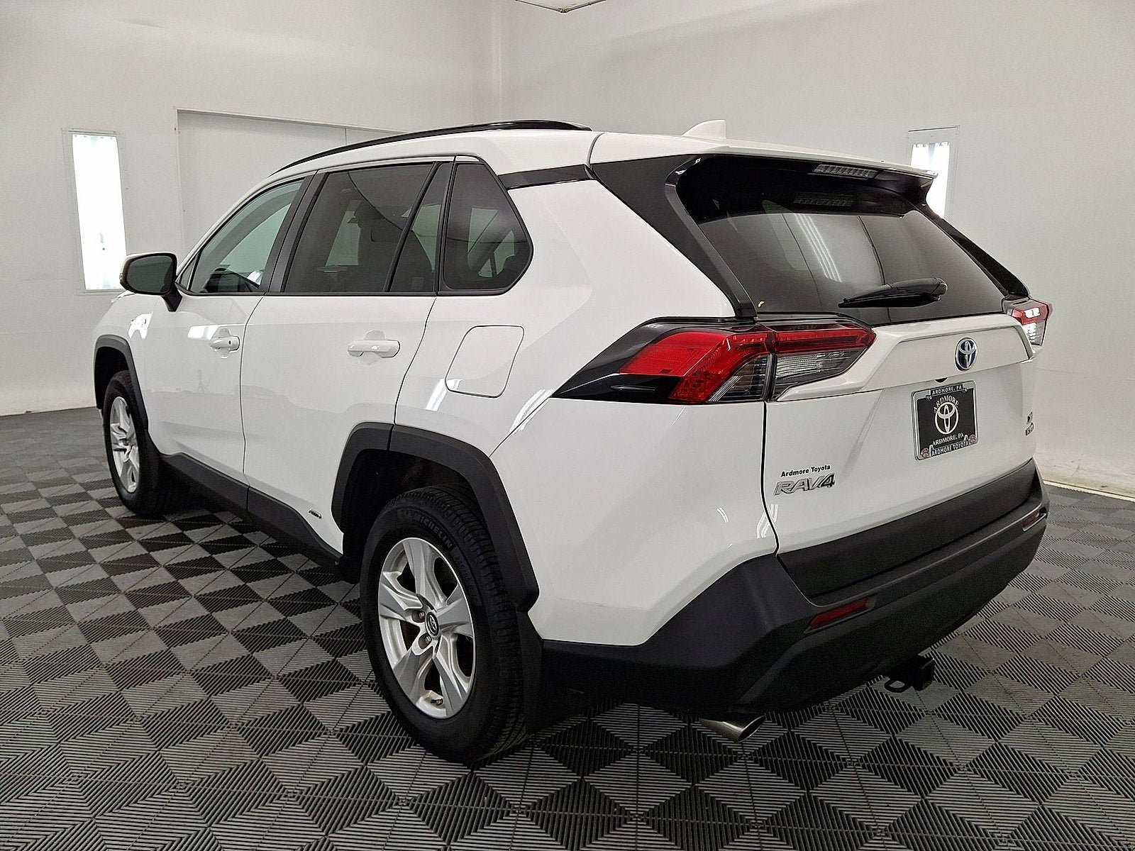 Certified 2019 Toyota RAV4 XLE w/ Carpet Mat Package AWD/4WD image 14