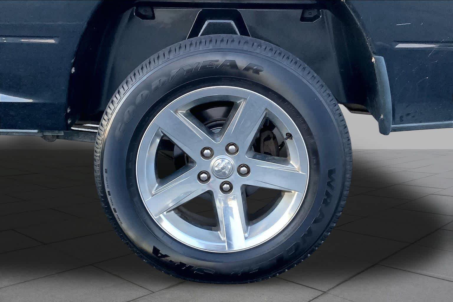 Used 2015 RAM 1500 Express AWD/4WD image 10