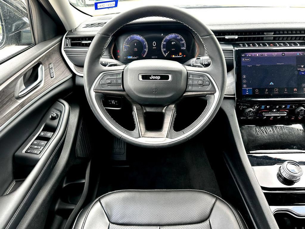 Used 2023 Jeep Grand Cherokee L Limited w/ Luxury Tech Group II RWD image 21