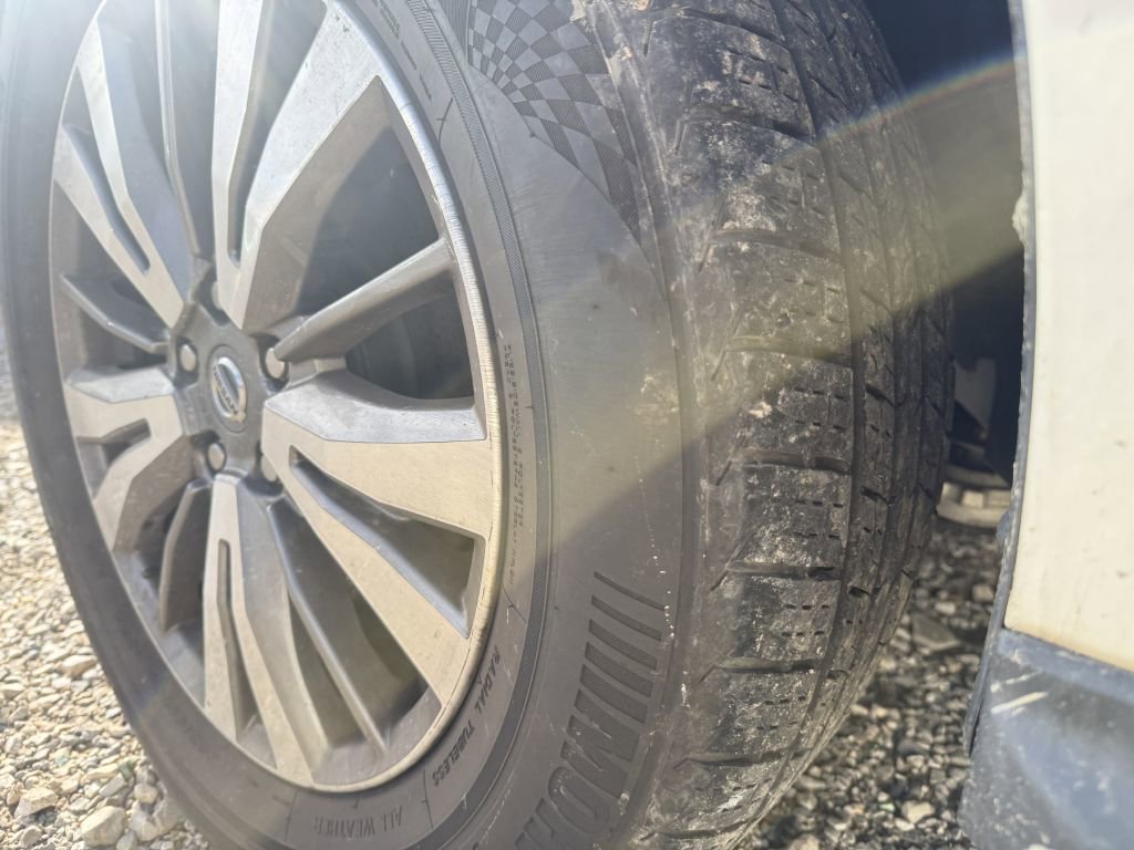 Used 2019 Nissan Pathfinder SV image 14
