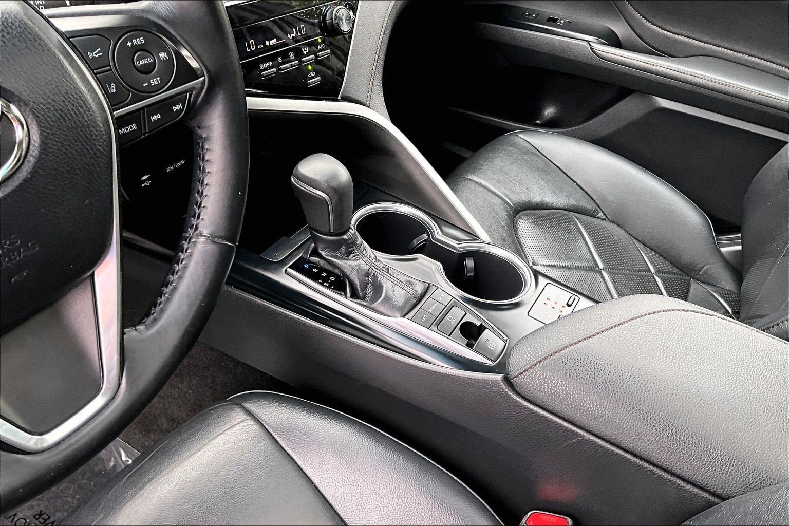 Used 2018 Toyota Camry XLE FWD image 16