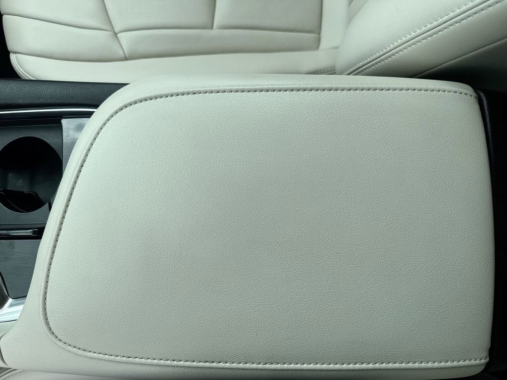 Used 2022 Buick Enclave Essence w/ LPO, Touring Package FWD image 24