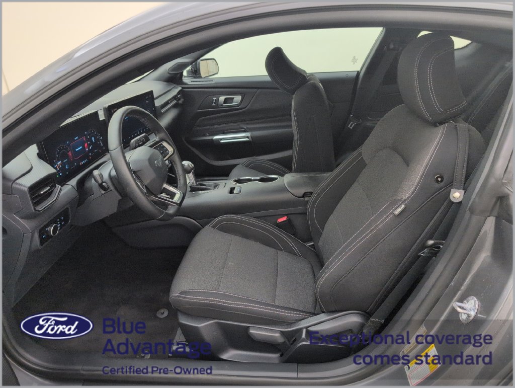 Used 2025 Ford Mustang Coupe RWD image 3