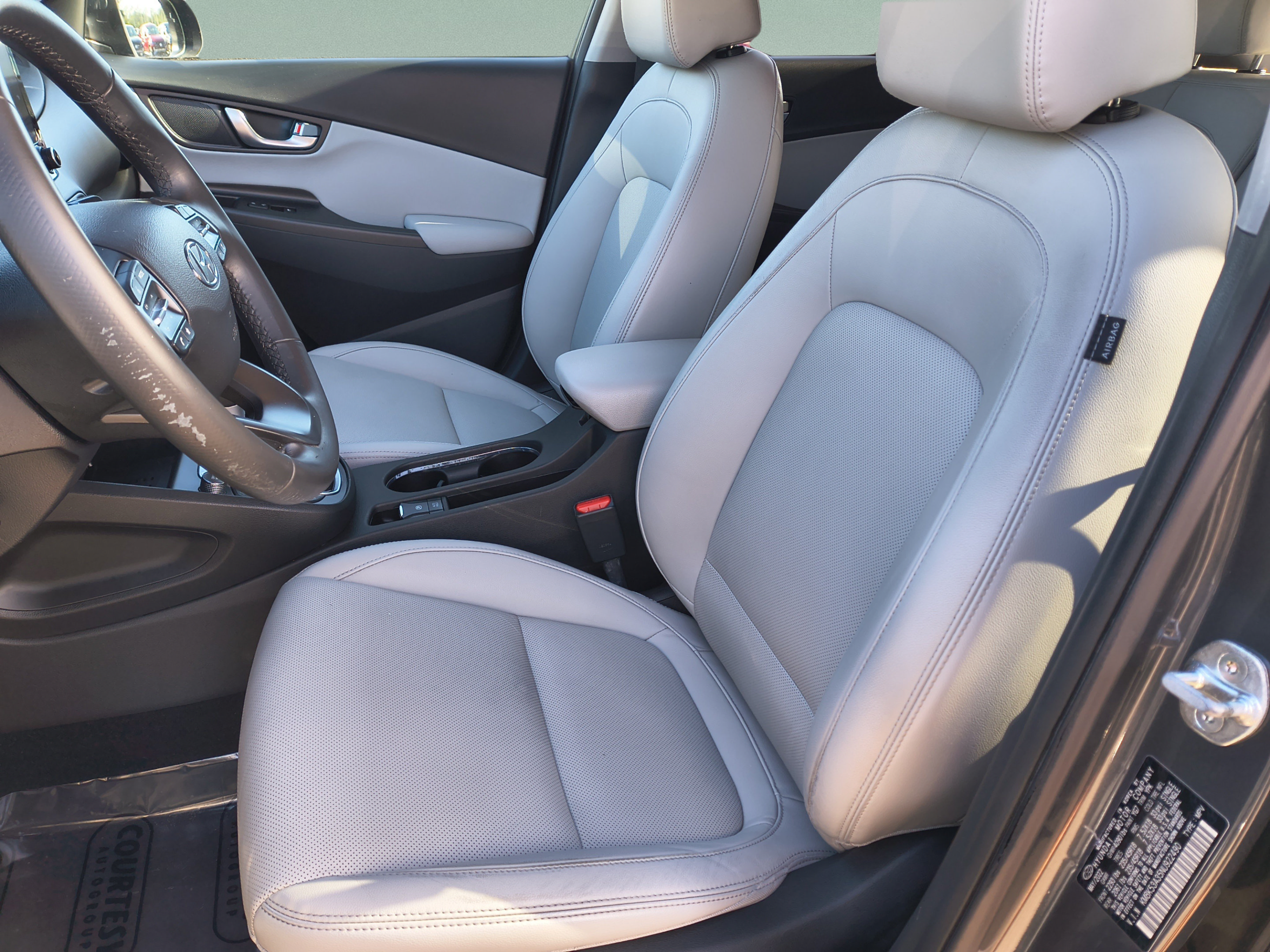 Certified 2022 Hyundai Kona Limited FWD image 17