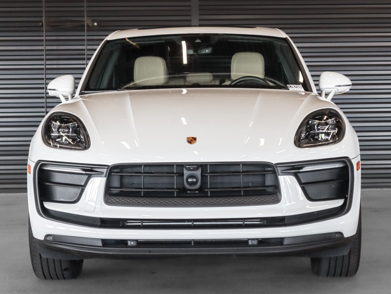 Certified 2023 Porsche Macan AWD/4WD image 8