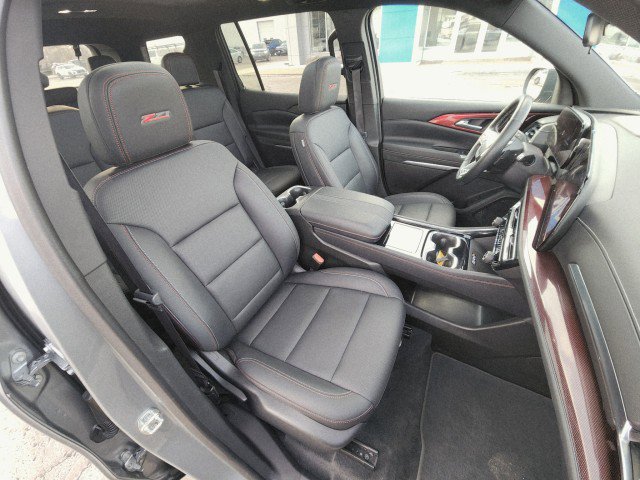 Used 2025 Chevrolet Traverse Z71 image 12