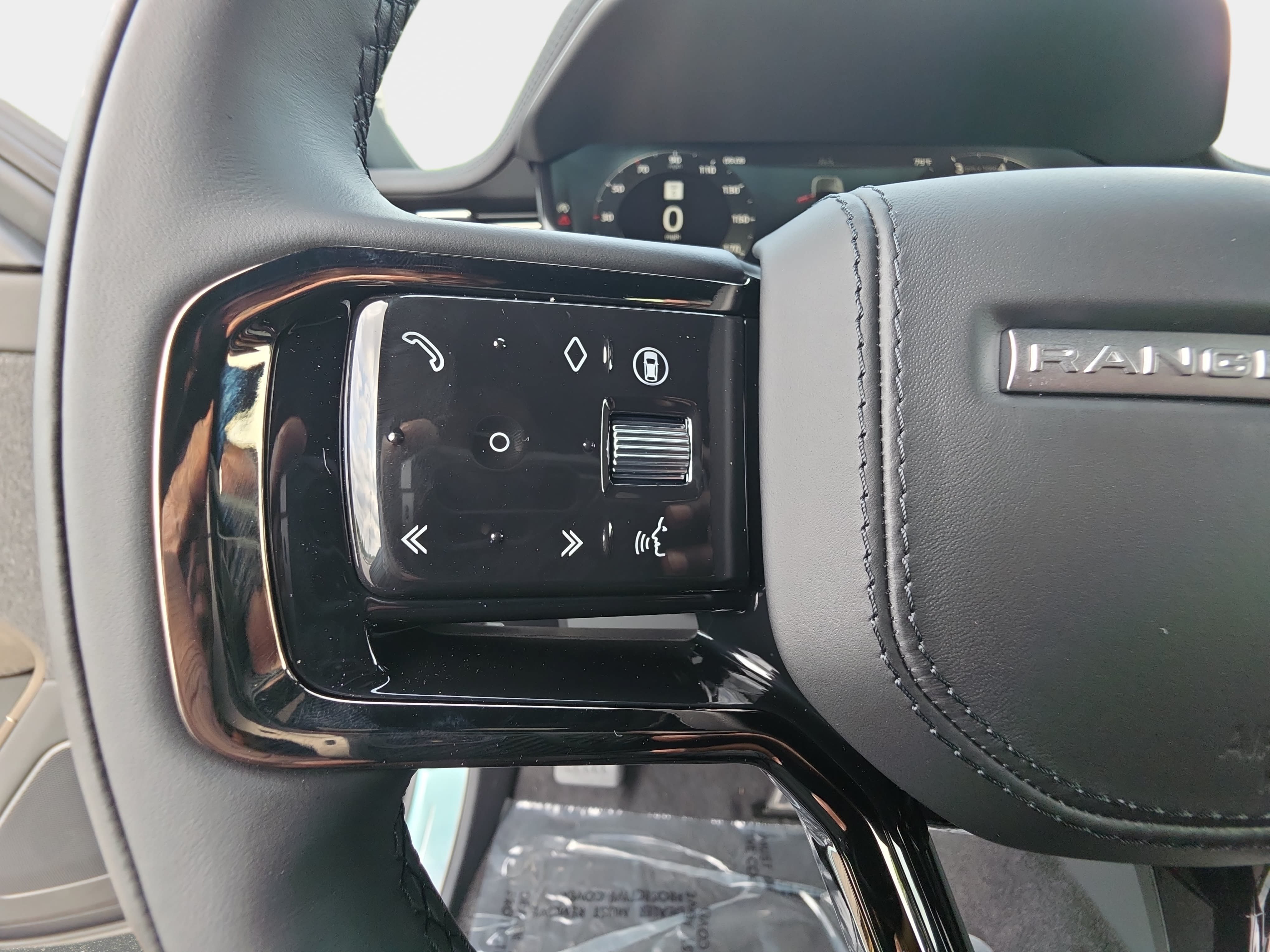 New 2026 Land Rover Range Rover Sport Dynamic SE AWD/4WD image 17