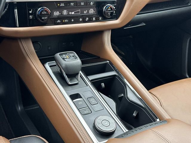 Used 2024 Nissan Pathfinder Platinum image 23