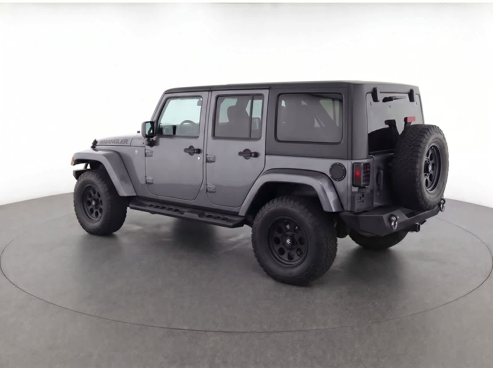 Used 2014 Jeep Wrangler Unlimited Sahara w/ Connectivity Group AWD/4WD image 3