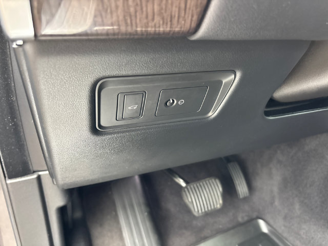 Used 2018 Land Rover Range Rover Sport HSE AWD/4WD image 17