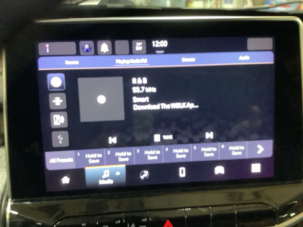 Used 2023 Jeep Compass Latitude image 34