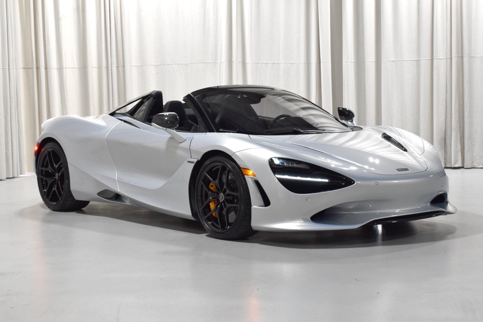 Used 2025 McLaren 750S Spider RWD image 11