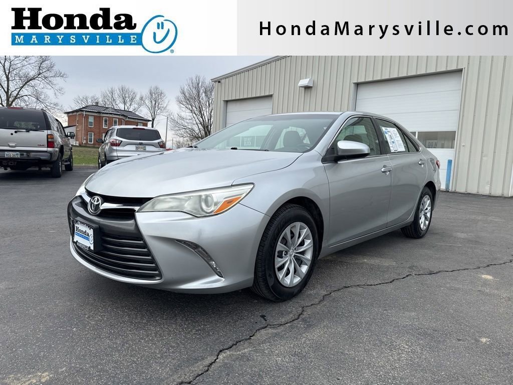 Used 2015 Toyota Camry LE image 1