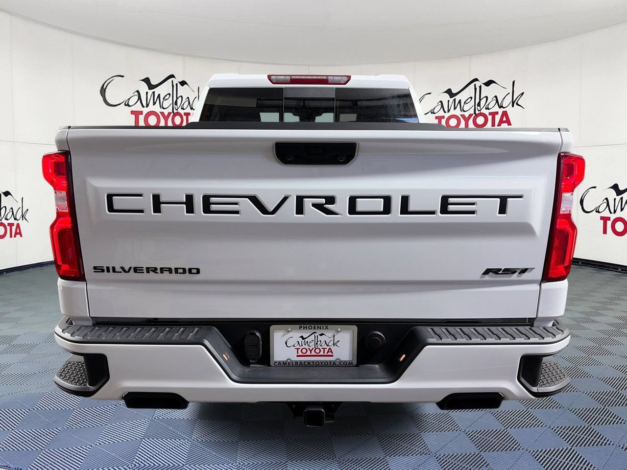 Used 2025 Chevrolet Silverado 1500 RST w/ Dark Appearance Package AWD/4WD image 7