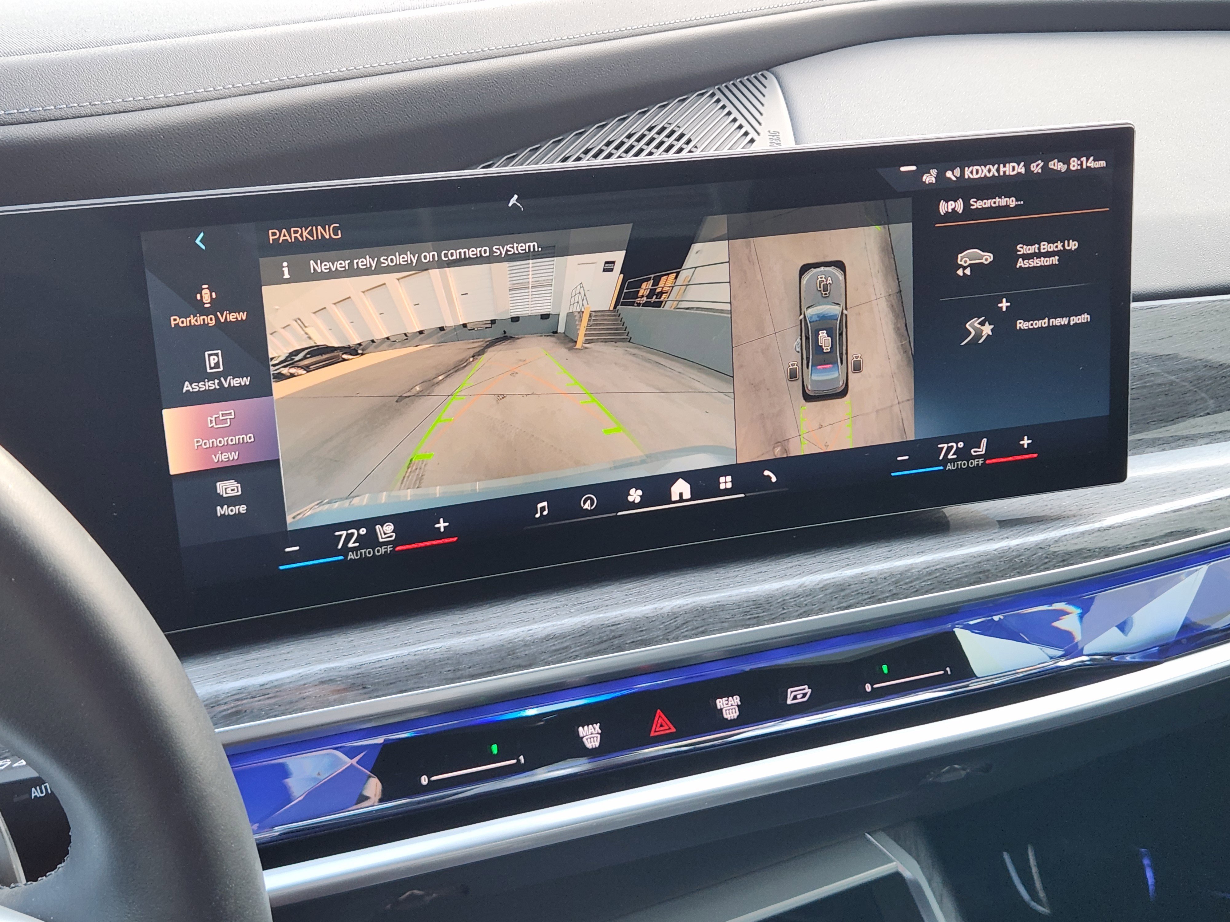 Used 2025 BMW 740i xDrive w/ Premium Package image 17