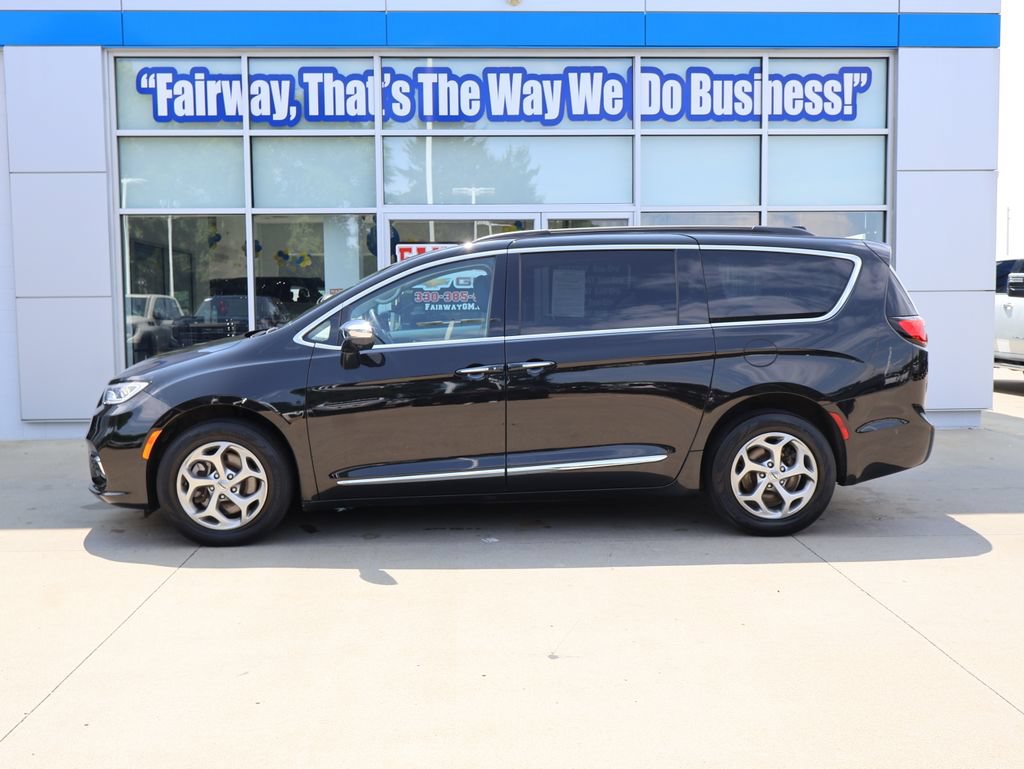 Used 2023 Chrysler Pacifica Limited w/ Uconnect Theater Family Group AWD/4WD image 7