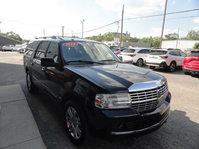 Used 2014 Lincoln Navigator L 4WD w/ Monochrome Appearance Package image 4