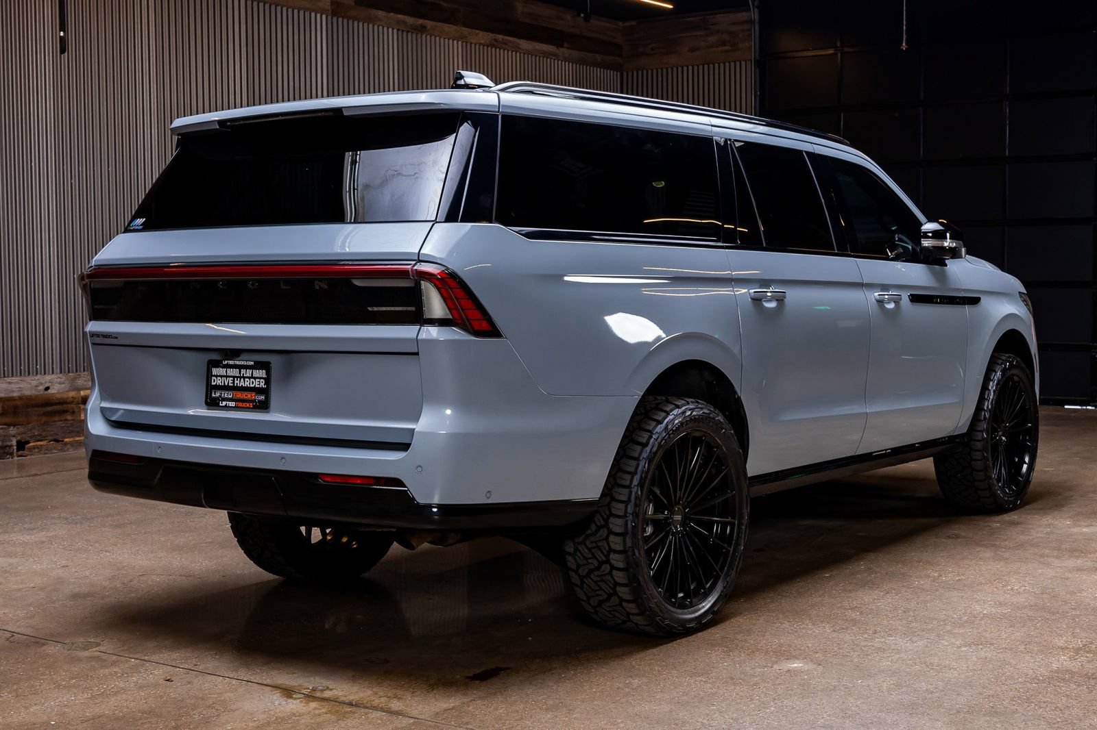 Used 2025 Lincoln Navigator L Reserve w/ Jet Appearance Package AWD/4WD image 10