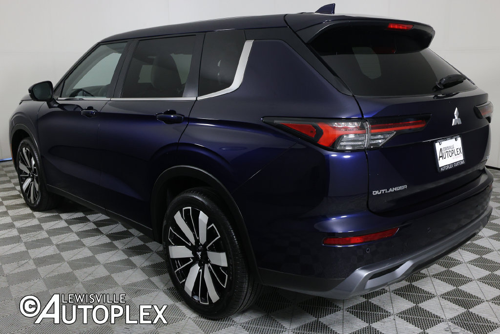 Used 2025 Mitsubishi Outlander SE FWD image 7