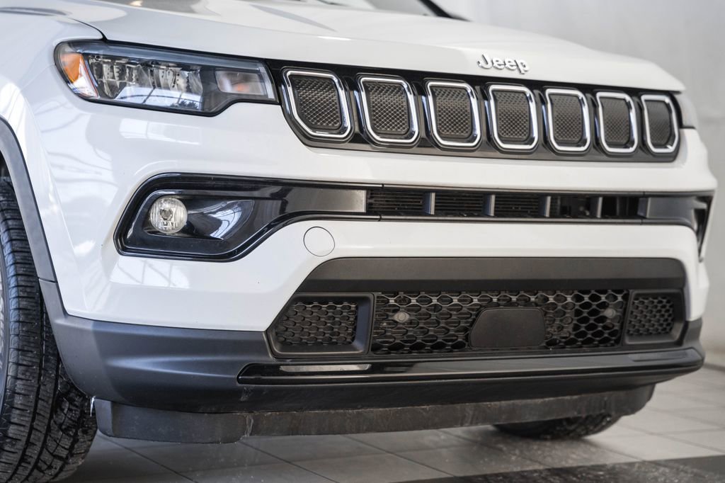 Used 2022 Jeep Compass Limited image 18