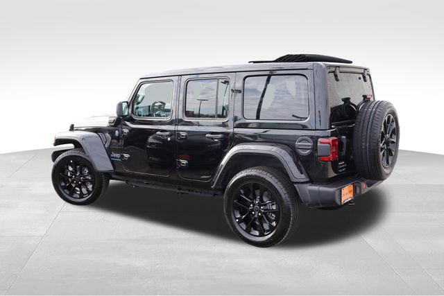 Used 2025 Jeep Wrangler Unlimited Sahara w/ Safety Group image 8