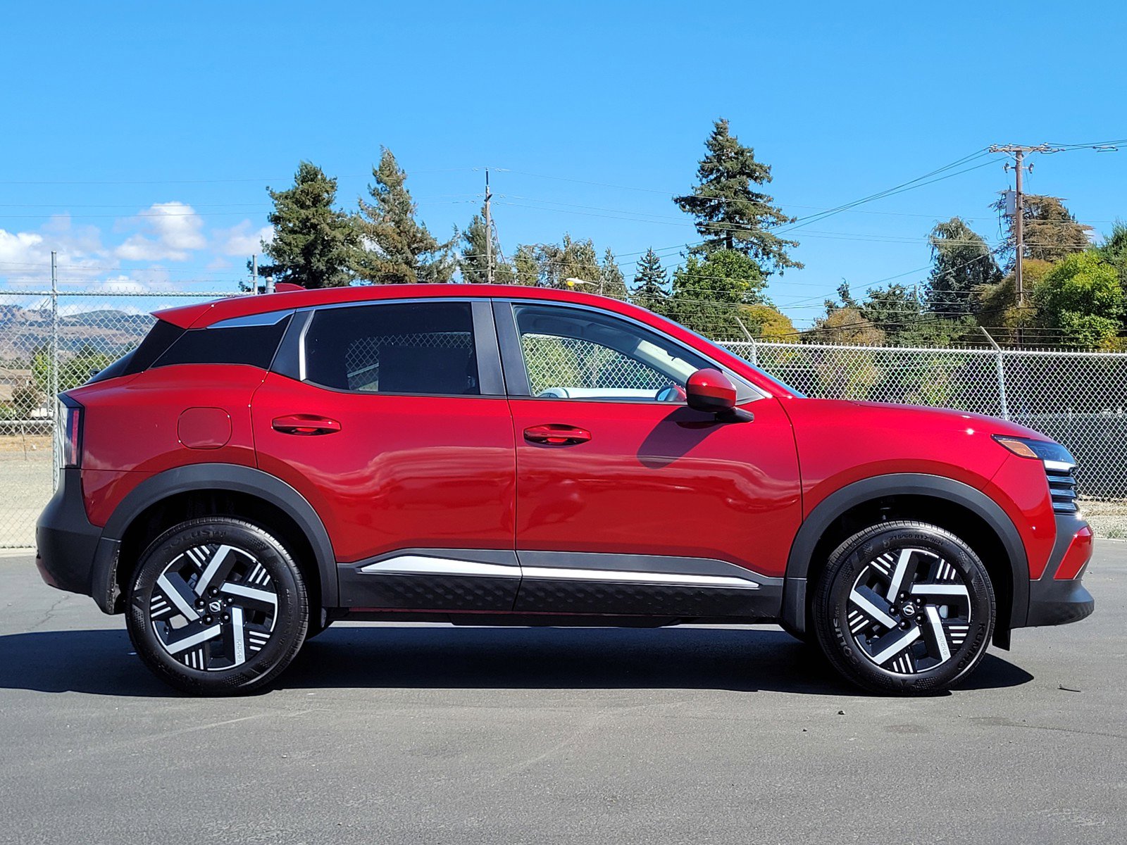 New 2025 Nissan Kicks SV image 4