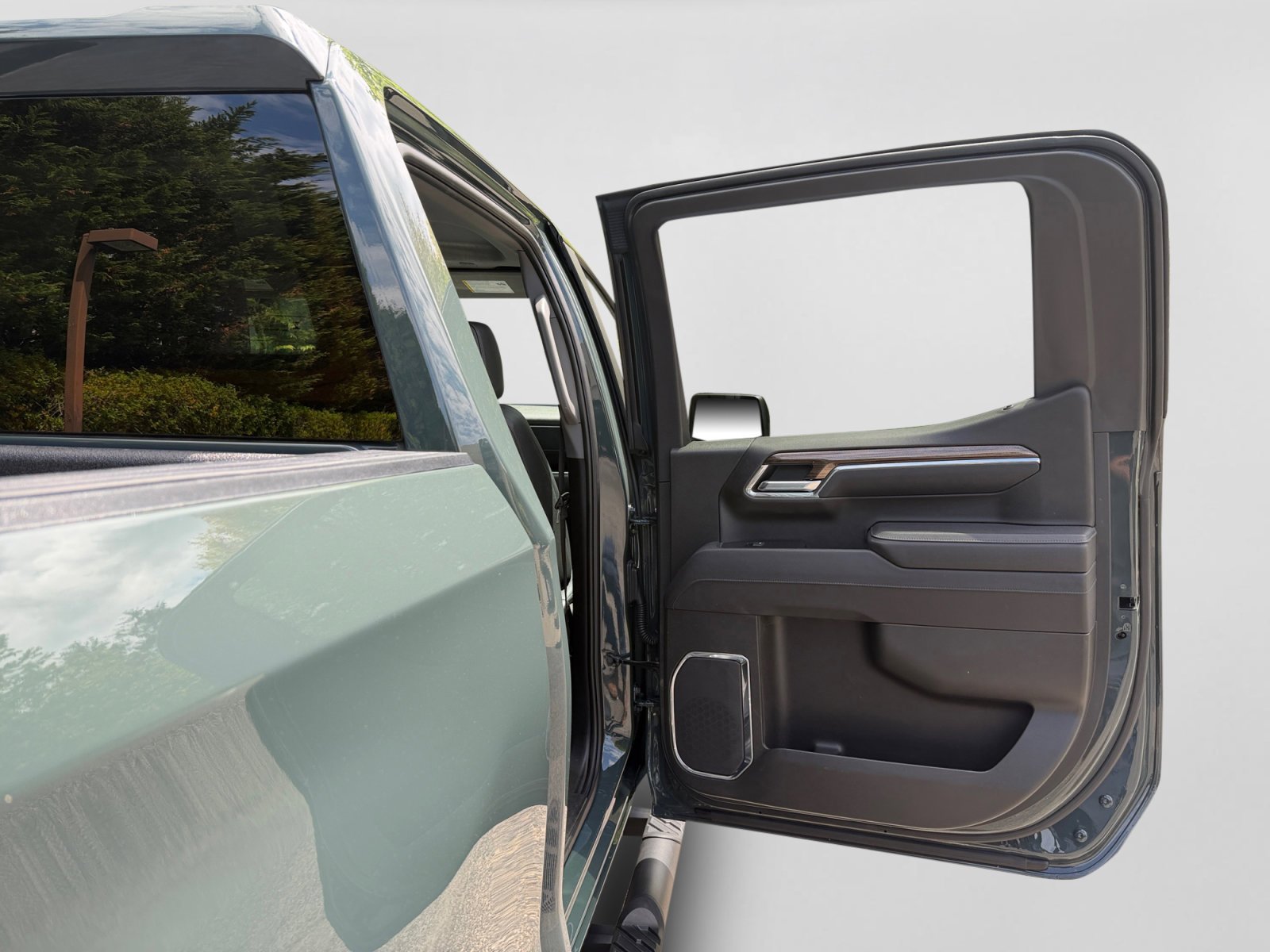 Used 2025 Chevrolet Silverado 1500 LT Trail Boss w/ Convenience Package II AWD/4WD image 21