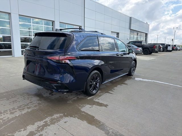 Used 2025 Toyota Sienna XSE w/ XSE Plus Package AWD/4WD image 7