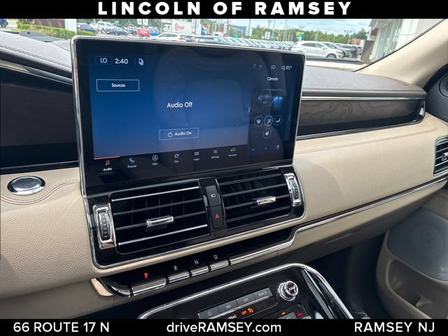 Used 2024 Lincoln Navigator L Reserve AWD/4WD image 17