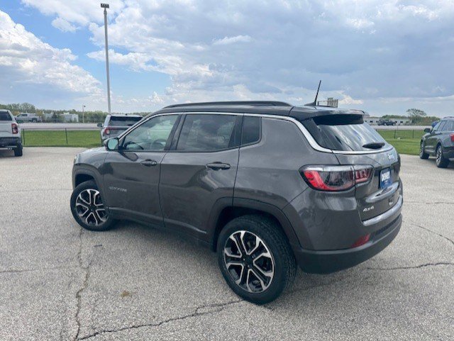 Used 2023 Jeep Compass Limited AWD/4WD image 7