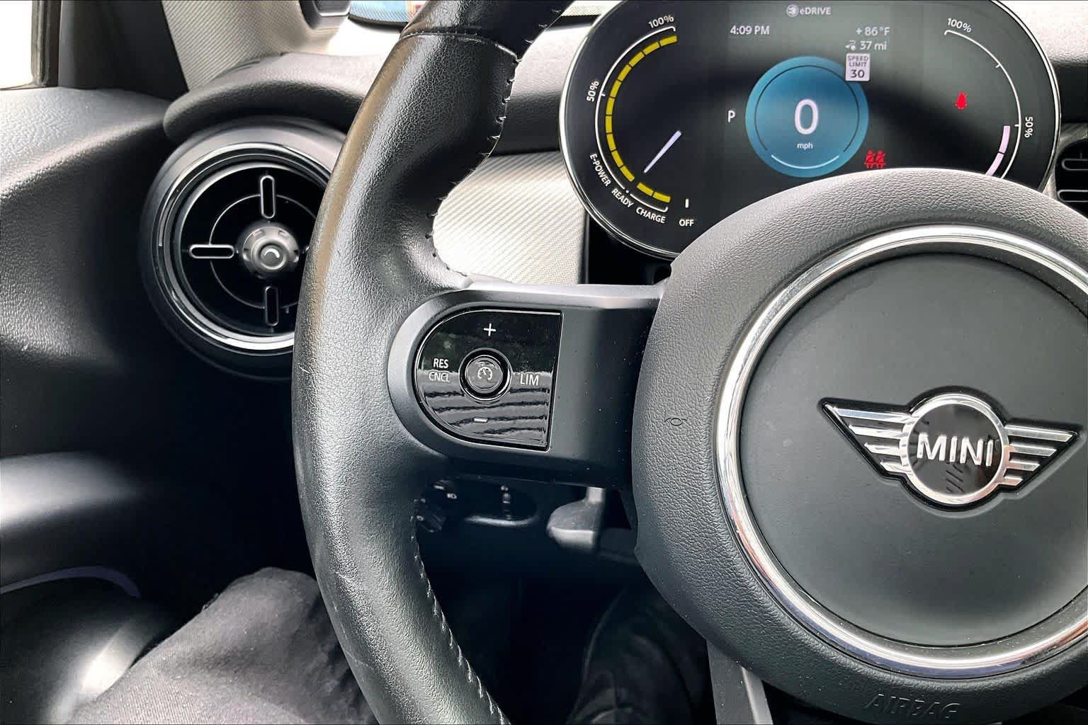 Used 2024 MINI Cooper SE FWD image 22