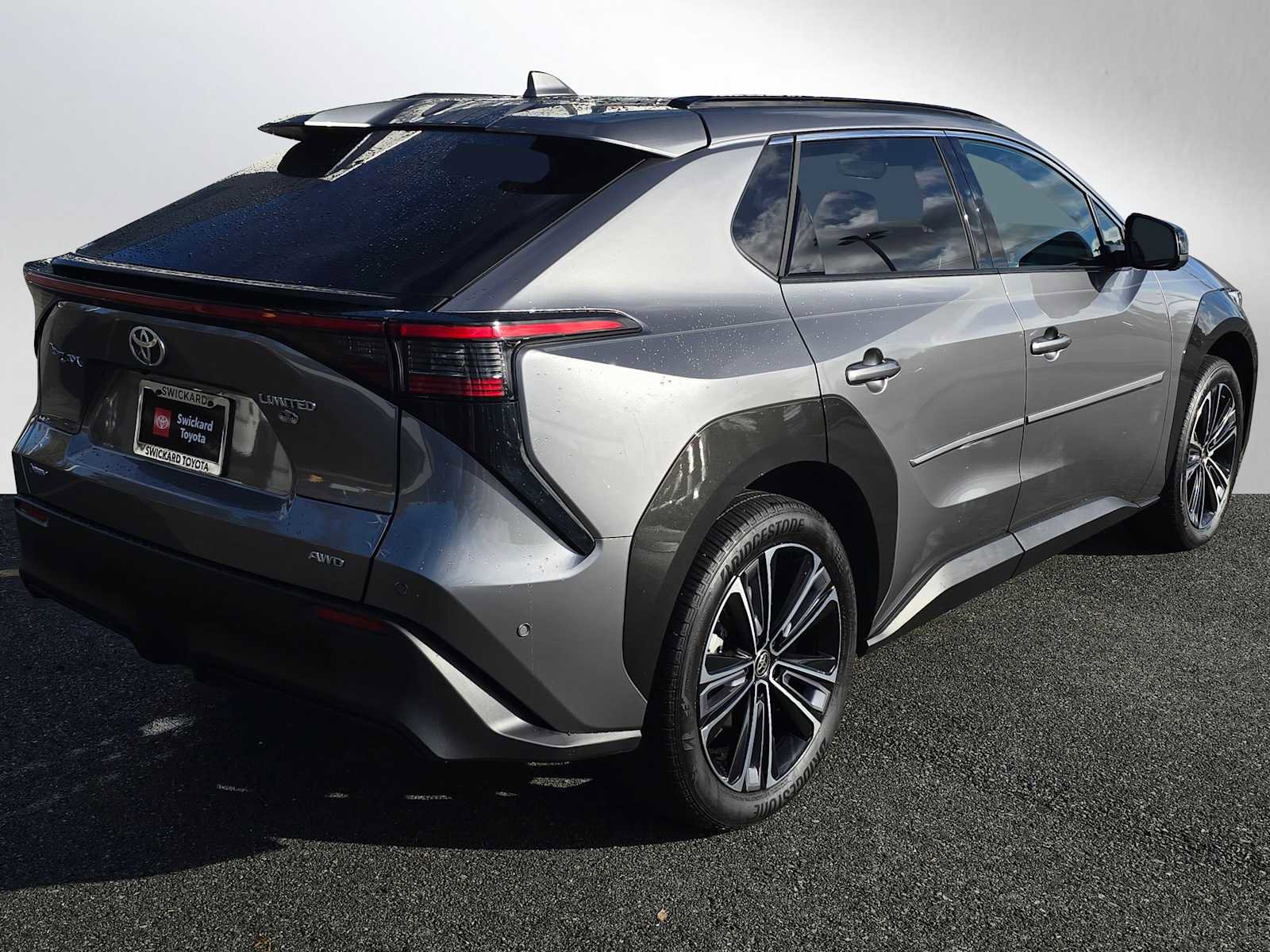 Used 2024 Toyota bZ4X Limited image 3